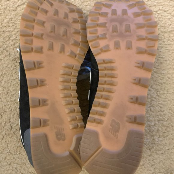 574 CORE NEW BALANCE (BLACK MEN'S SIZE 8 US) - Picture 4 of 6